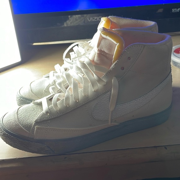I’m selling Nike blazers